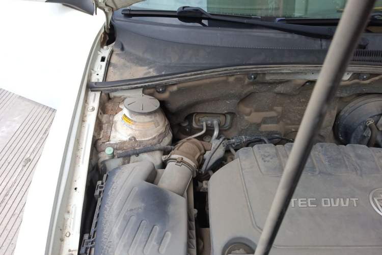 Used Buick Excelle 2015 1.5L Manual Classic Trim Engine Bay Right
