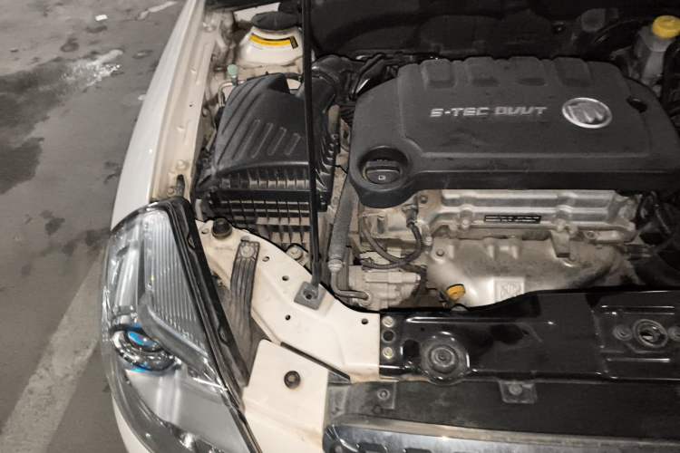 Used Buick Excelle 2015 1.5L Manual Classic Trim Engine Bay Right