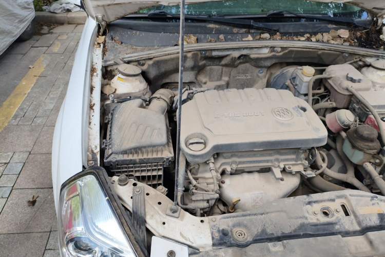 Used Buick Excelle 2015 1.5L Manual Classic Trim Engine Bay Right