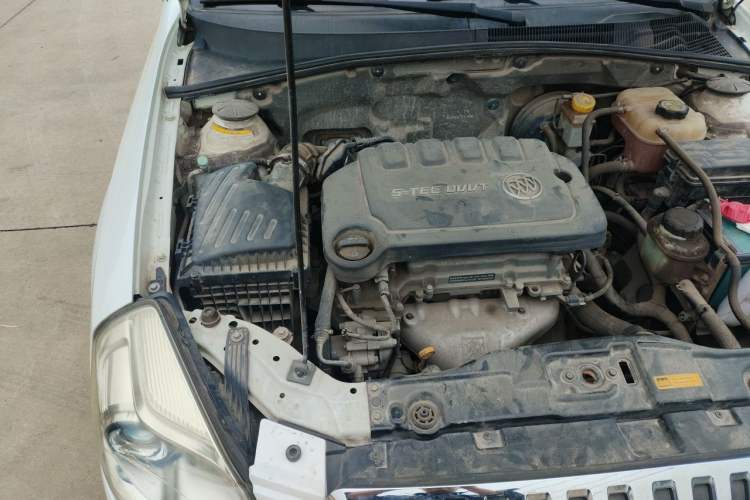 Used Buick Excelle 2015 1.5L Manual Classic Trim Engine Bay Right
