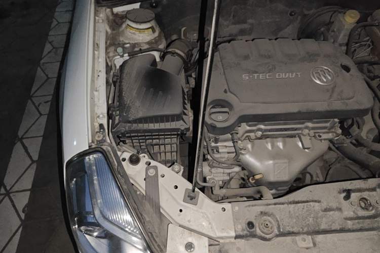 Used Buick Excelle 2015 1.5L Manual Luxury Model Engine Bay Right