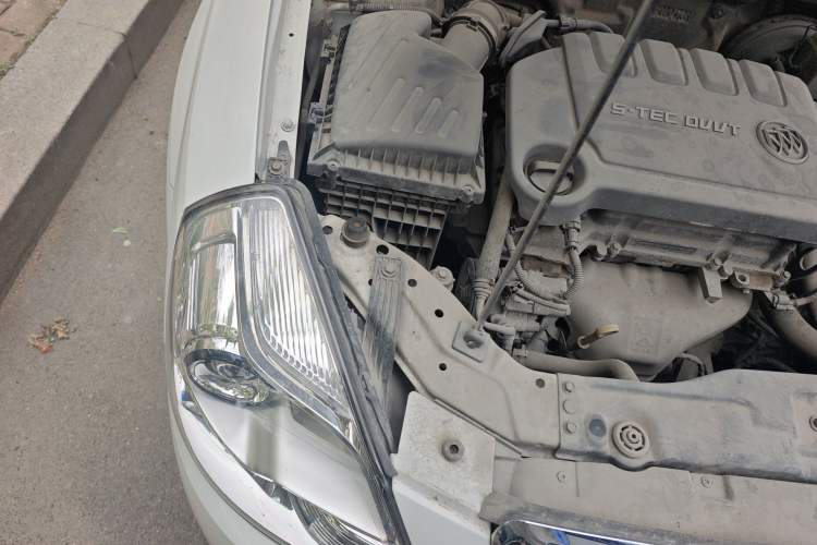 Used Buick Excelle 2015 1.5L Manual Classic Trim Engine Bay Right