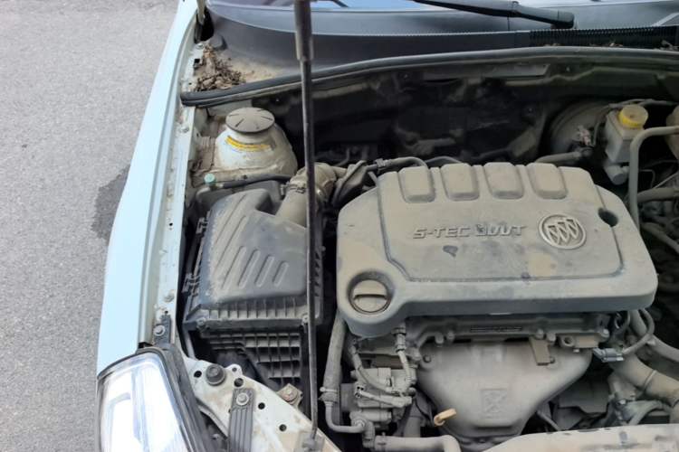 Used Buick Excelle 2015 1.5L Automatic Classic Model Engine Bay Right
