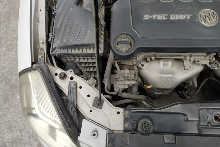 Used Buick Excelle 2015 1.5L Manual Classic Trim Engine Bay Right