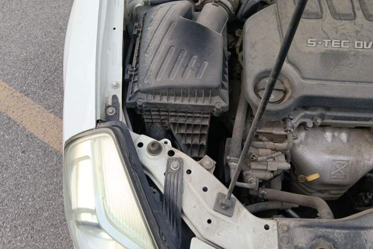 Used Buick Excelle 2015 1.5L Manual Classic Trim Engine Bay Right