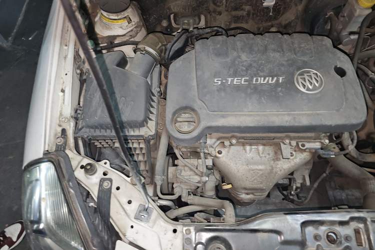 Used Buick Excelle 2015 1.5L Manual Classic Trim Engine Bay Right