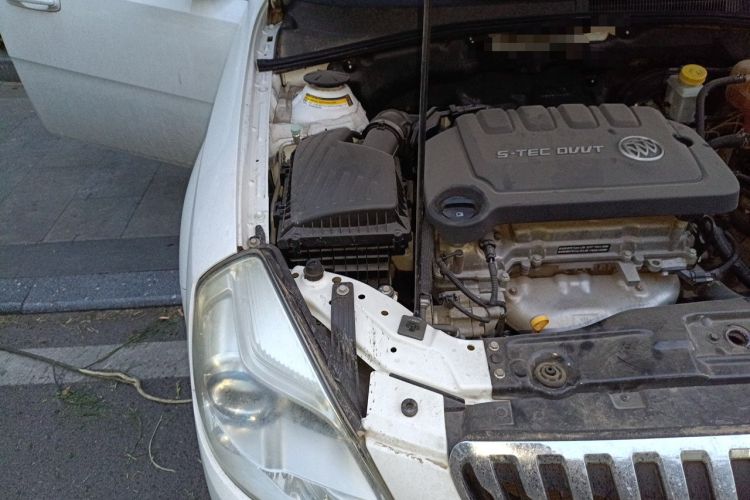 Used Buick Excelle 2015 1.5L Manual Classic Trim Engine Bay Right