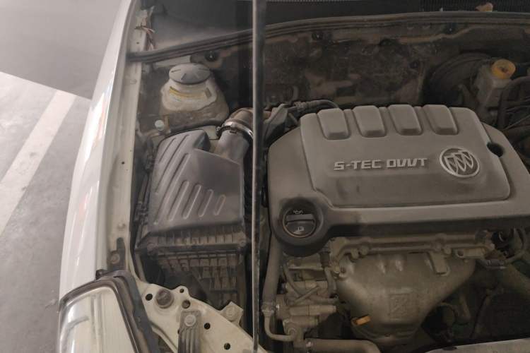 Used Buick Excelle 2015 1.5L Manual Classic Trim Engine Bay Right