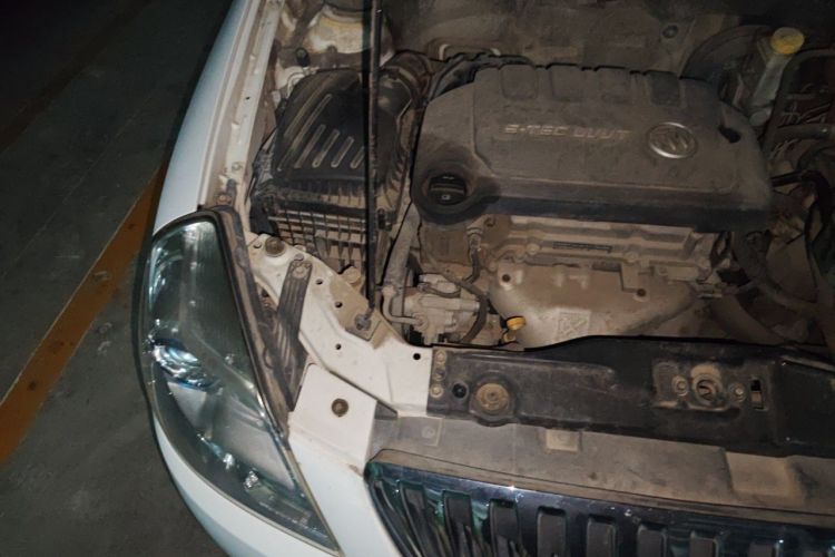 Used Buick Excelle 2015 1.5L Manual Classic Trim Engine Bay Right