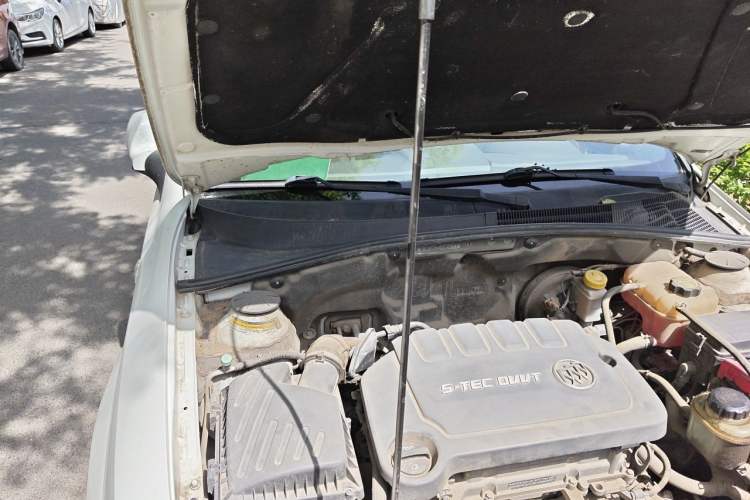 Used Buick Excelle 2015 1.5L Automatic Classic Model Engine Bay Right
