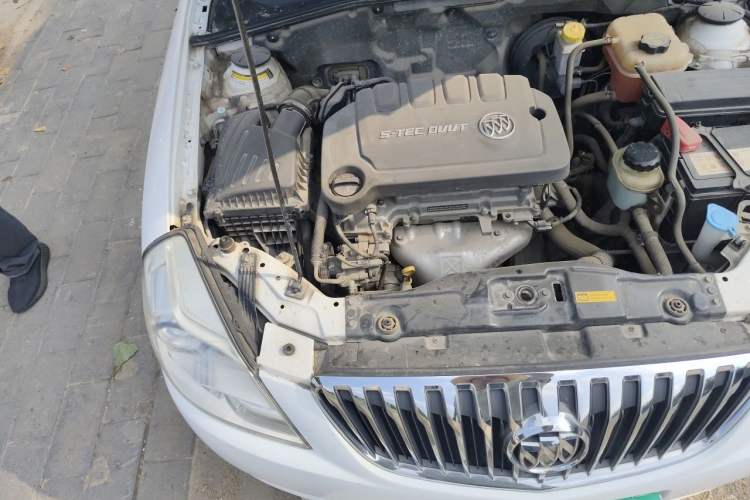 Used Buick Excelle 2015 1.5L Manual Classic Trim Engine Bay Right
