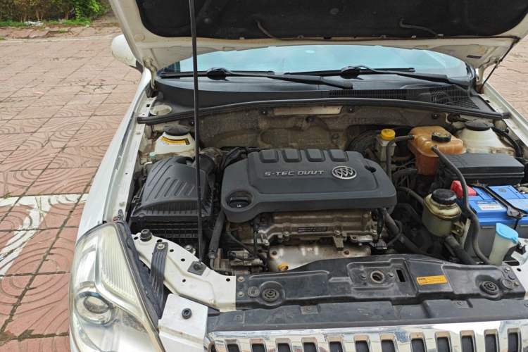Used Buick Excelle 2015 1.5L Manual Classic Trim Engine Bay Right