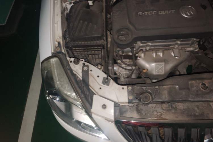Used Buick Excelle 2015 1.5L Manual Luxury Model Engine Bay Right