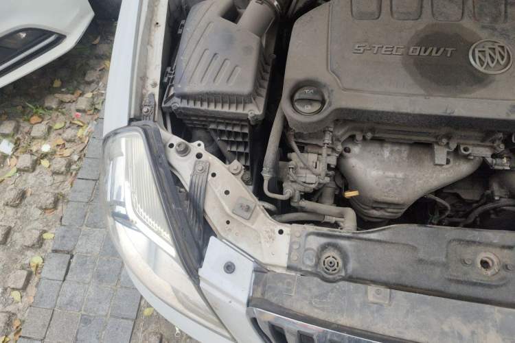 Used Buick Excelle 2015 1.5L Automatic Classic Model Engine Bay Right