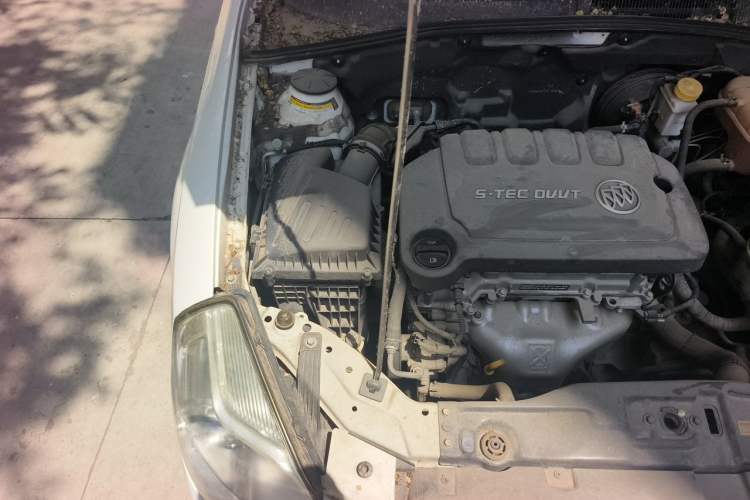 Used Buick Excelle 2015 1.5L Automatic Classic Model Engine Bay Right