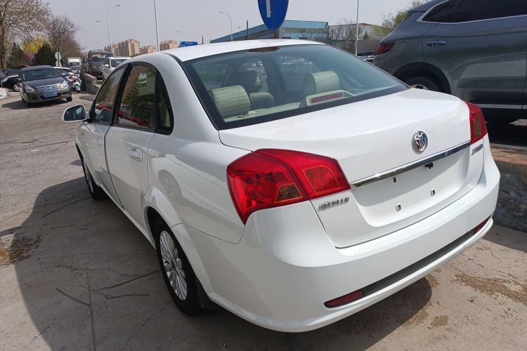 Used Buick Excelle 2015 1.5L Automatic Classic Model Exterior 2