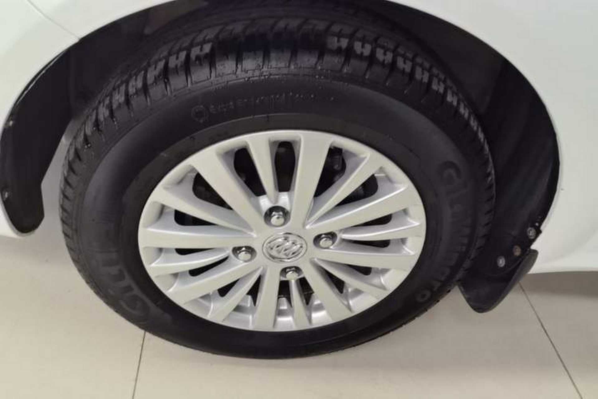 Used Buick Excelle 2015 1.5L Automatic Classic Model Exterior 2
