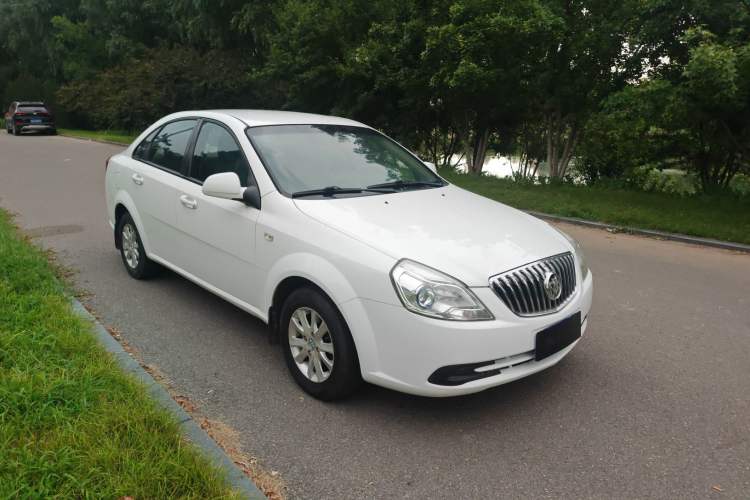 Used Buick Excelle 2015 1.5L Automatic Classic Model Exterior 2