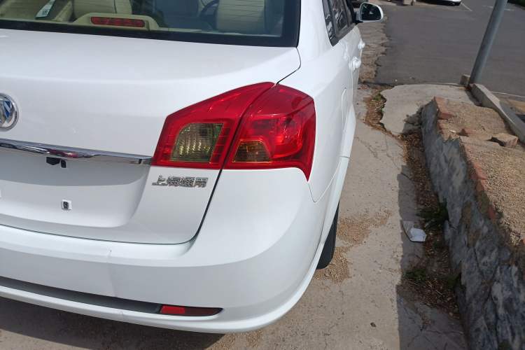 Used Buick Excelle 2015 1.5L Automatic Classic Model Exterior 3