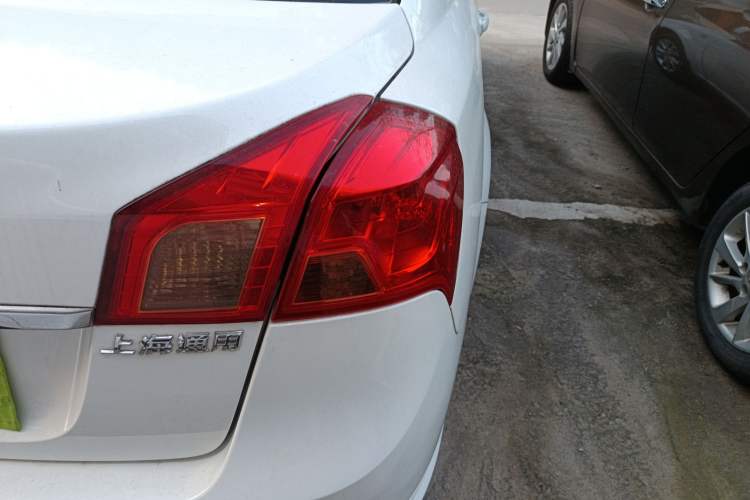 Used Buick Excelle 2015 1.5L Automatic Classic Model Exterior 3