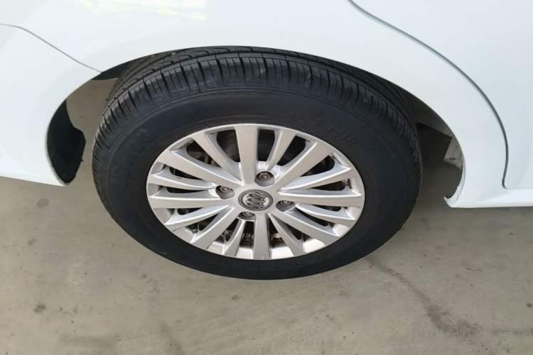 Used Buick Excelle 2015 1.5L Automatic Classic Model Exterior 5