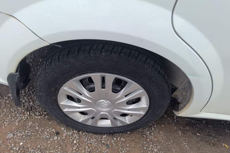 Used Buick Excelle 2015 1.5L Manual Classic Trim Exterior 5