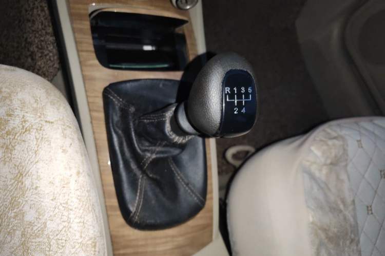 Used Buick Excelle 2015 1.5L Manual Luxury Model Gear Lever