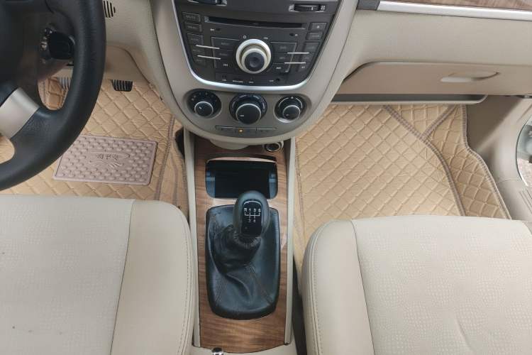 Used Buick Excelle 2015 1.5L Manual Classic Trim Gear Lever