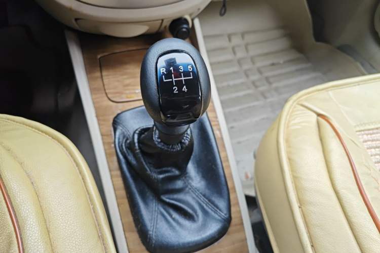 Used Buick Excelle 2015 1.5L Manual Classic Trim Gear Lever