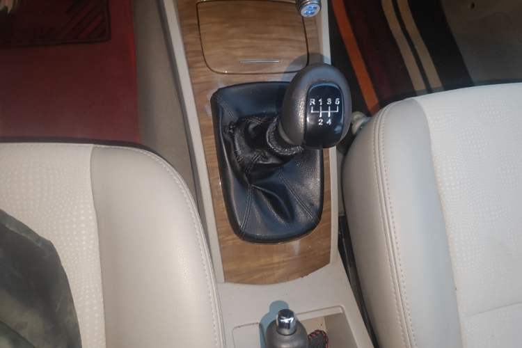 Used Buick Excelle 2015 1.5L Manual Classic Trim Gear Lever