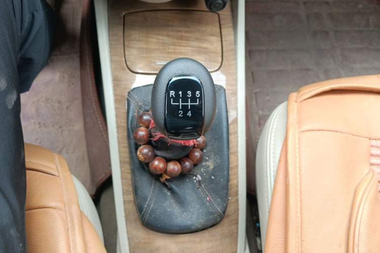 Used Buick Excelle 2015 1.5L Manual Classic Trim Gear Lever
