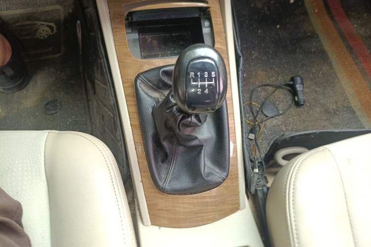 Used Buick Excelle 2015 1.5L Manual Classic Trim Gear Lever