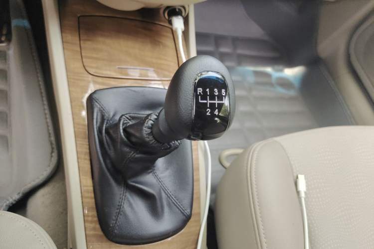 Used Buick Excelle 2015 1.5L Manual Classic Trim Gear Lever