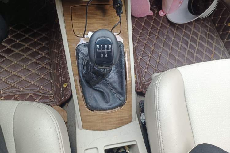 Used Buick Excelle 2015 1.5L Manual Classic Trim Gear Lever