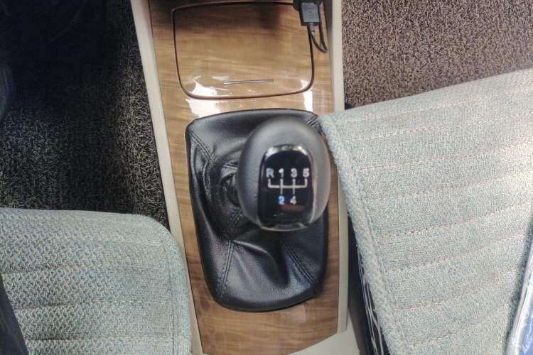 Used Buick Excelle 2015 1.5L Manual Classic Trim Gear Lever