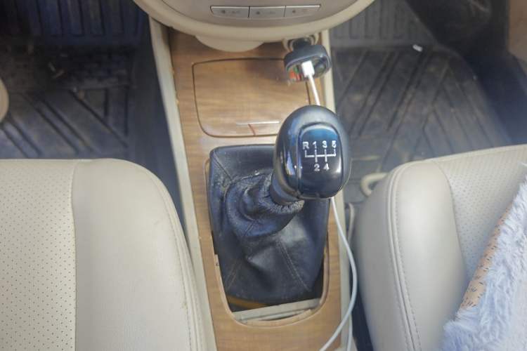 Used Buick Excelle 2015 1.5L Manual Luxury Model Gear Lever