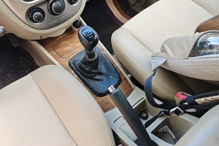 Used Buick Excelle 2015 1.5L Manual Classic Trim Gear Lever