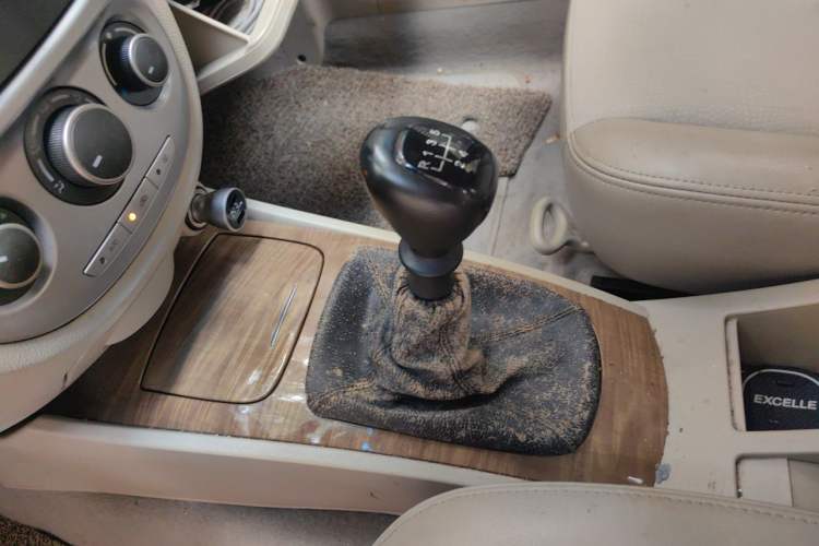Used Buick Excelle 2015 1.5L Manual Classic Trim Gear Lever