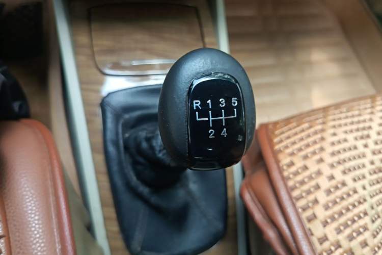 Used Buick Excelle 2015 1.5L Manual Classic Trim Gear Lever