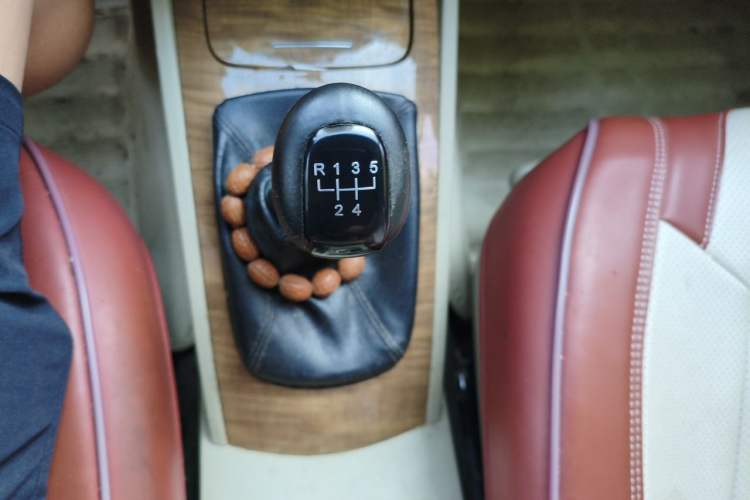 Used Buick Excelle 2015 1.5L Manual Classic Trim Gear Lever