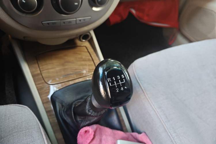 Used Buick Excelle 2015 1.5L Manual Classic Trim Gear Lever