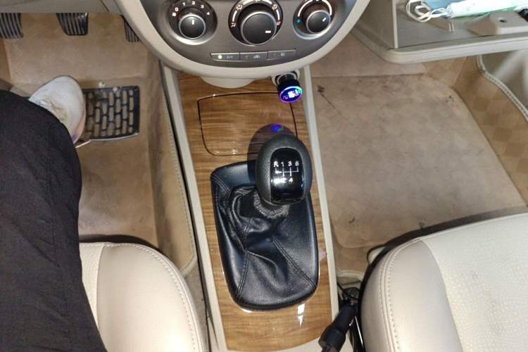 Used Buick Excelle 2015 1.5L Manual Classic Trim Gear Lever