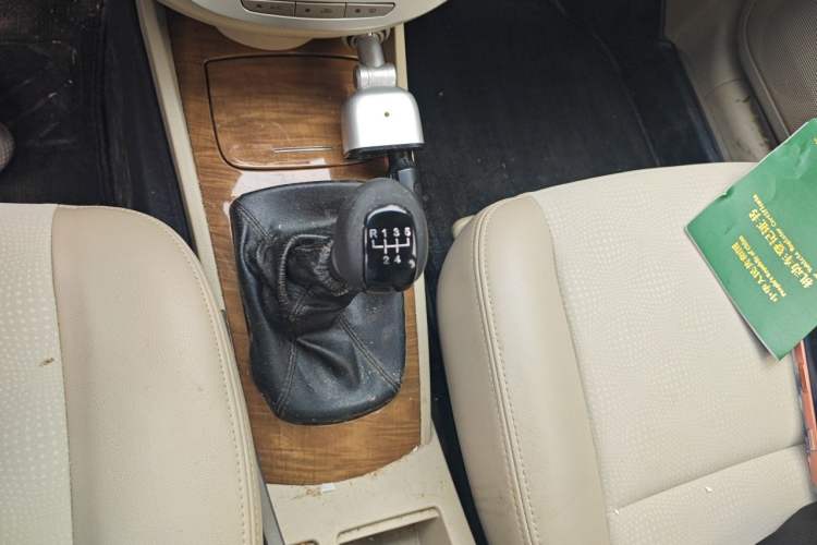 Used Buick Excelle 2015 1.5L Manual Classic Trim Gear Lever