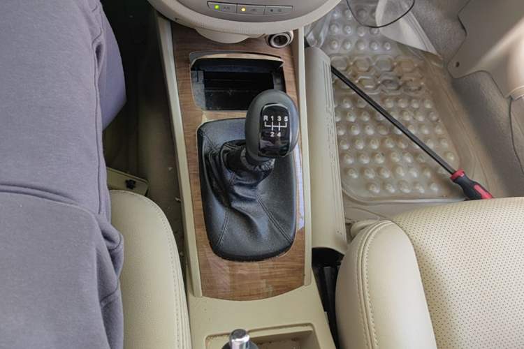 Used Buick Excelle 2015 1.5L Manual Classic Trim Gear Lever