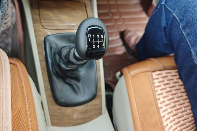 Used Buick Excelle 2015 1.5L Manual Classic Trim Gear Lever