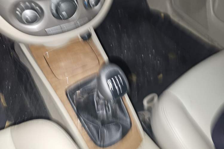 Used Buick Excelle 2015 1.5L Manual Classic Trim Gear Lever