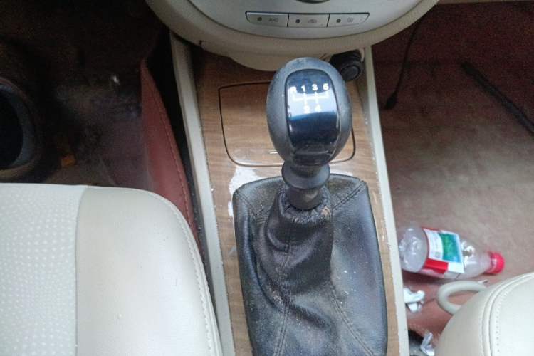 Used Buick Excelle 2015 1.5L Manual Classic Trim Gear Lever