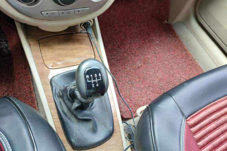 Used Buick Excelle 2015 1.5L Manual Classic Trim Gear Lever
