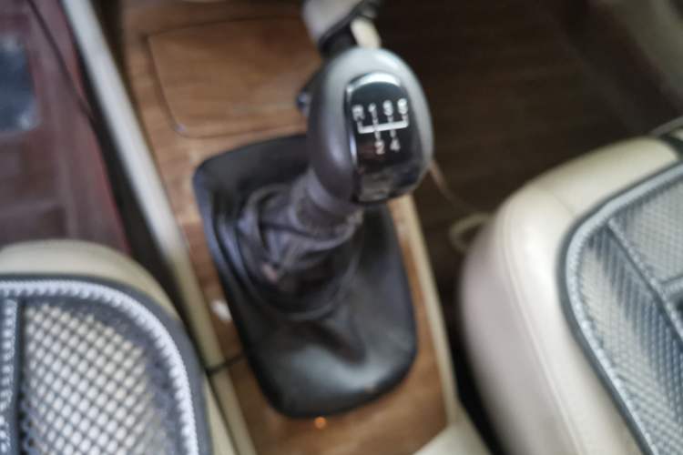 Used Buick Excelle 2015 1.5L Manual Classic Trim Gear Lever