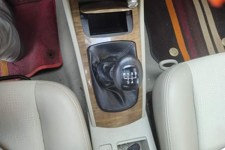 Used Buick Excelle 2015 1.5L Manual Classic Trim Gear Lever